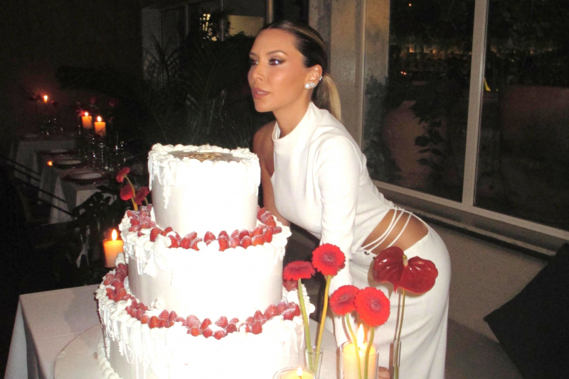 Helena Silvarolli reúne nomes do circuito fashion em noite vintage em São Paulo