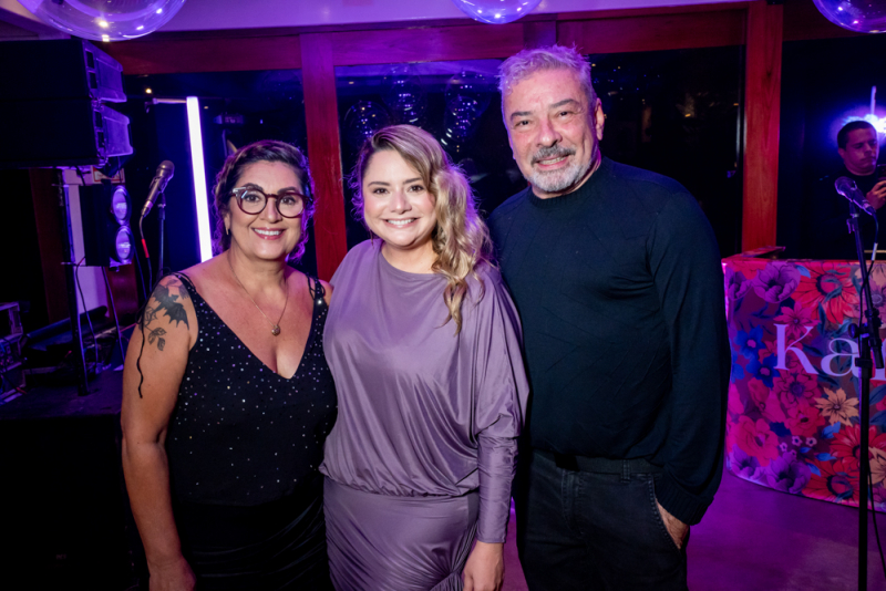 New chapter - Karla Rodrigues brinda os 40 anos em noite all black no Colosso