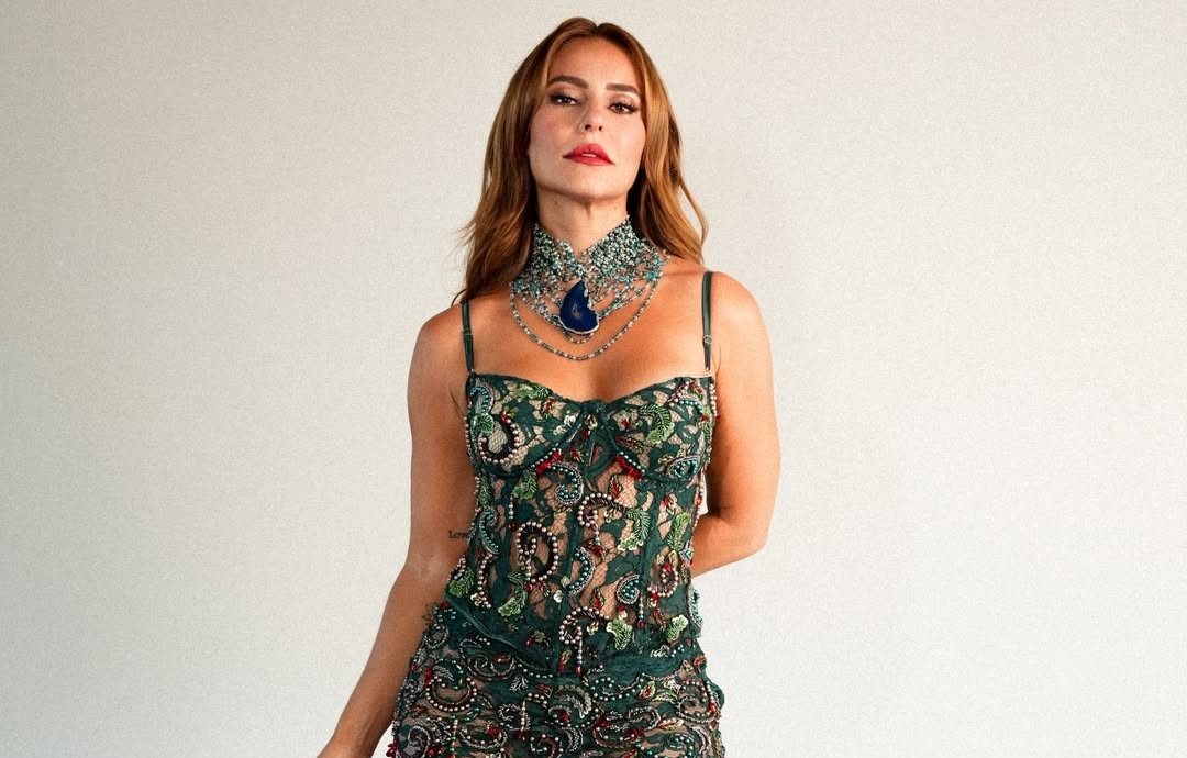 Em ritmo de samba, Paolla Oliveira transforma aniversário em vitrine de moda autoral