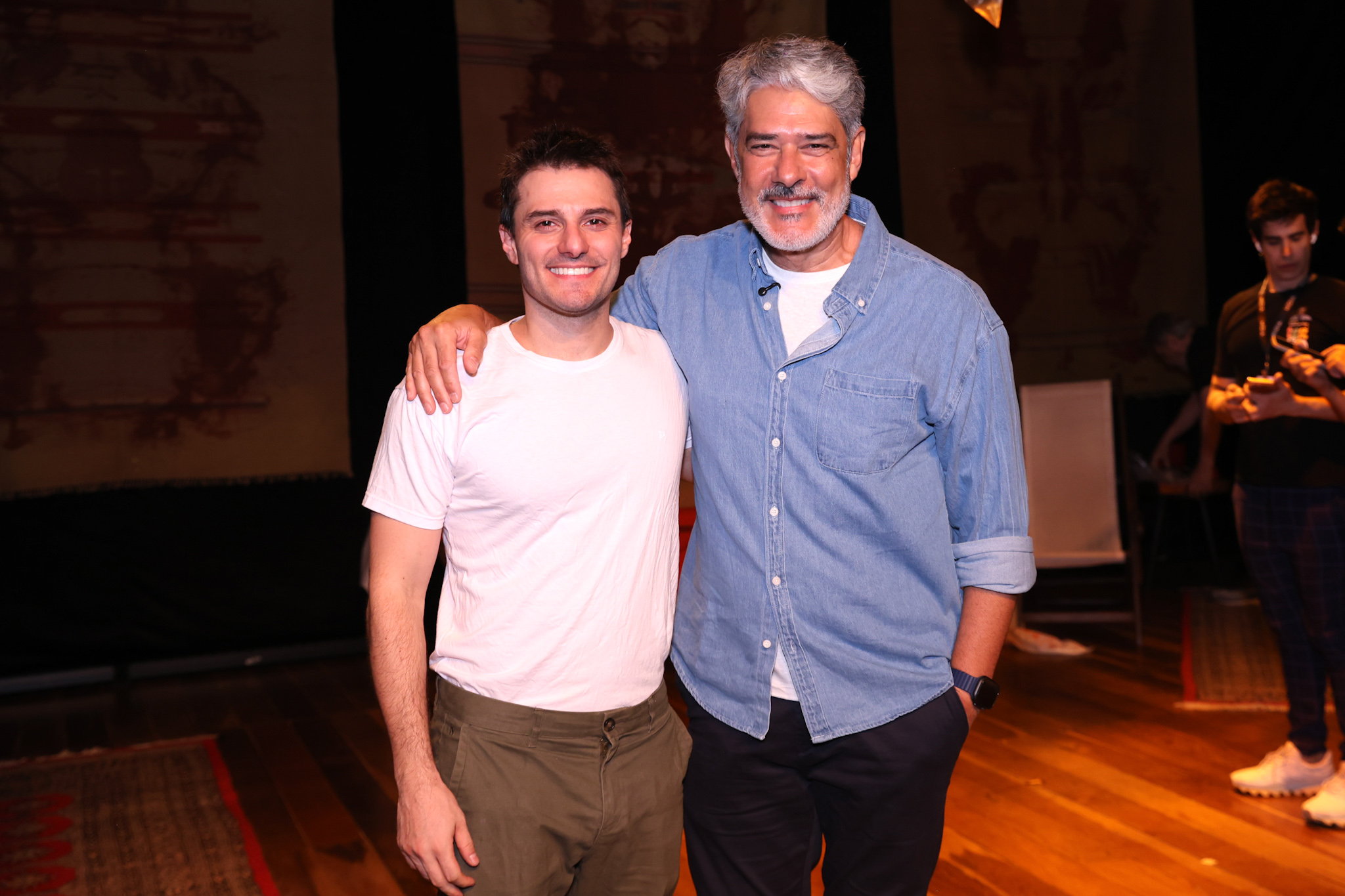 William Bonner e convidados movimentam estreia de Hugo Bonèmer no espetáculo “O Talentoso Ripley”