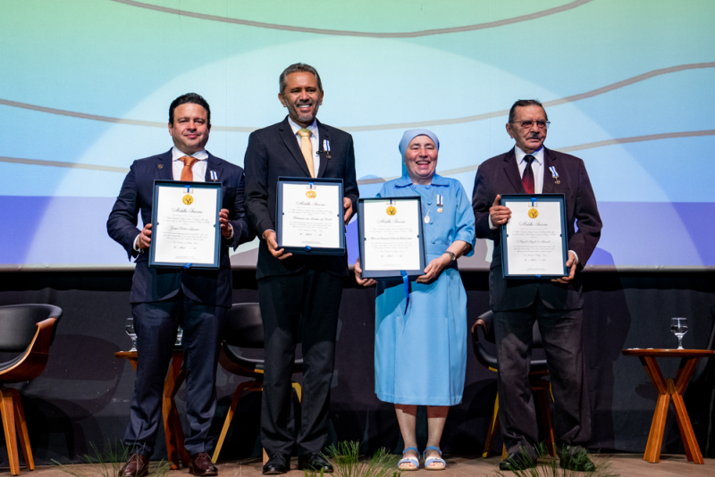 Fortaleza 300 Anos: Elmano de Freitas e Grupo Edson Queiroz são destaques na Medalha Iracema