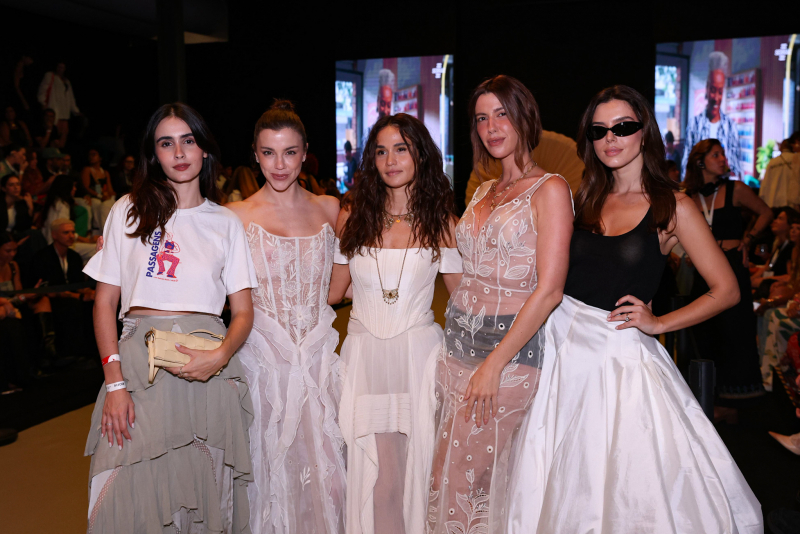 Transparências, atitude e moda autoral marcam os bastidores e as passarelas cariocas