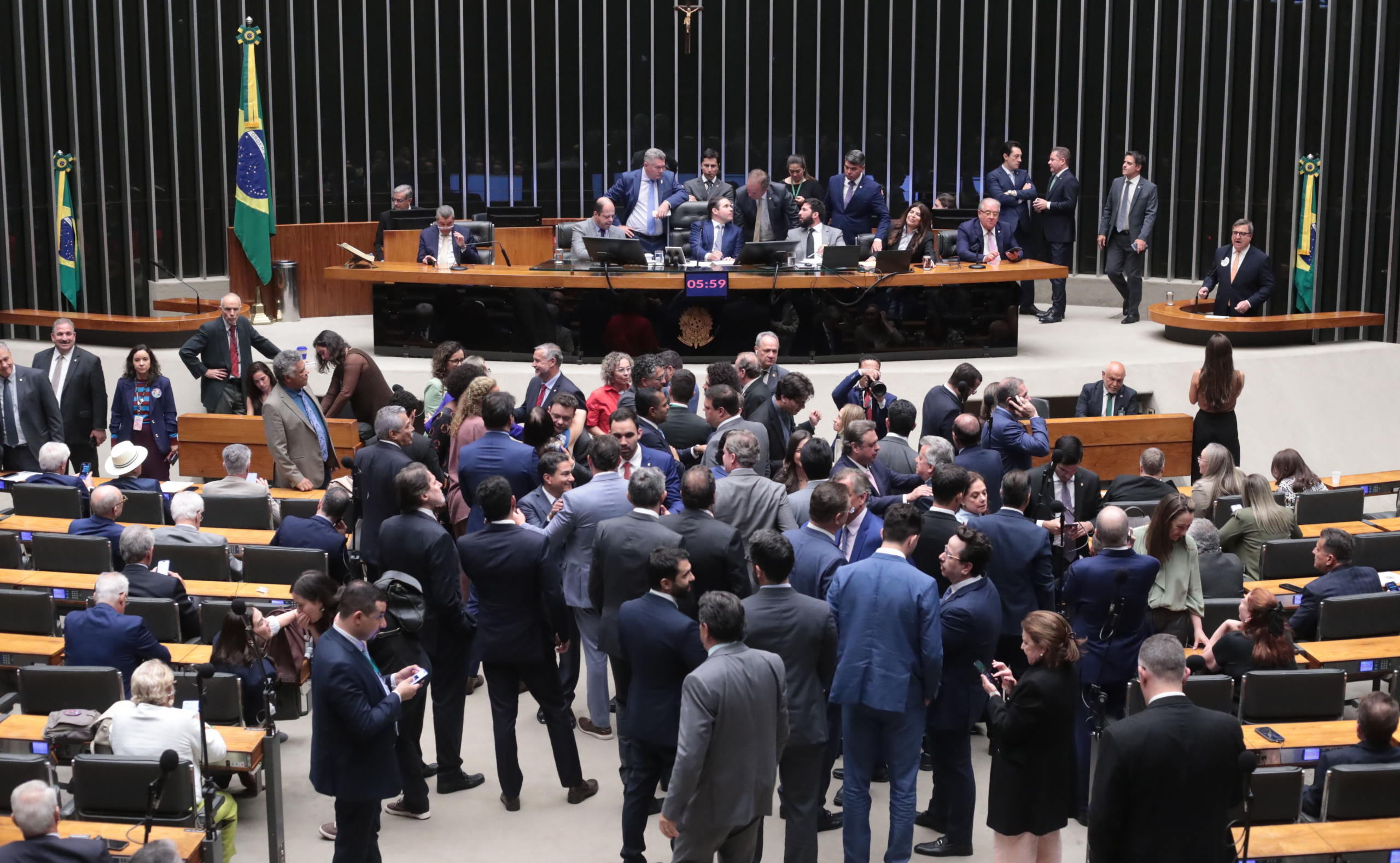 Bastidores se intensificam e transformam prazos em estratégia para Eleições 2026