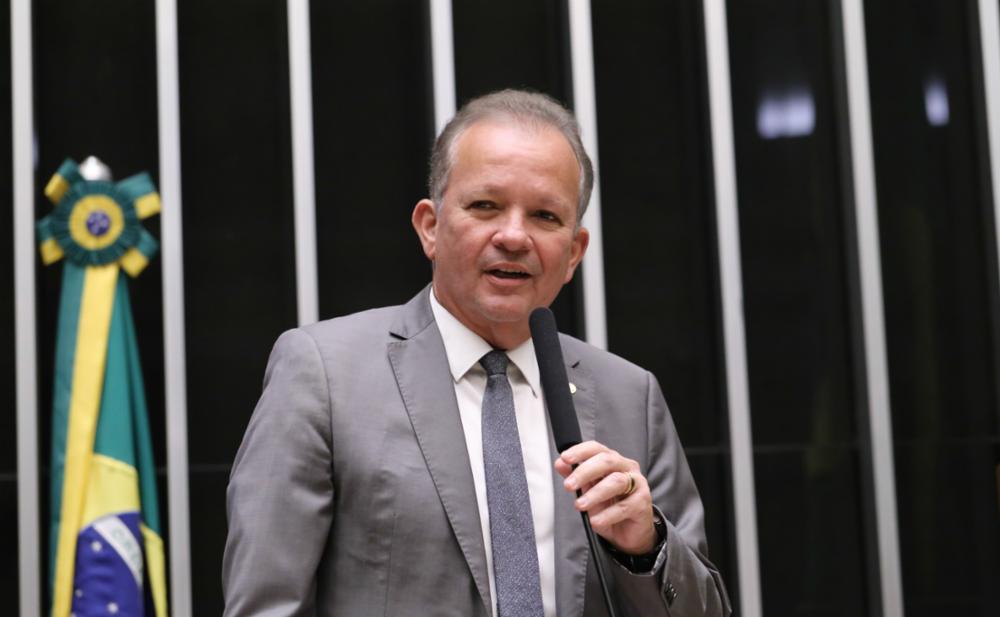 André Figueiredo constrói ampla maioria e garante aprovação da PEC do SUAS na Câmara