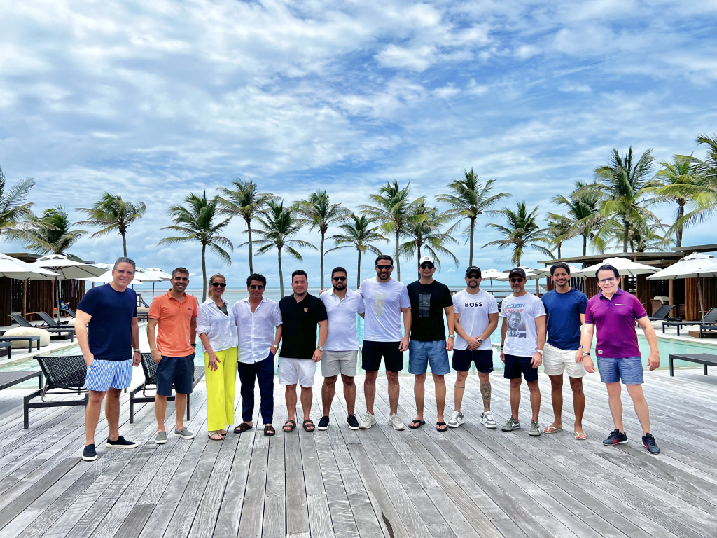 Membros do Porsche Club Ceará reunidos no Jaguaríndia Village, no Fortim - Fotos: Arquivo Pessoal