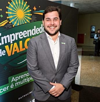 AJE Fortaleza empossa João Pedro de Castro e inicia ciclo focado em inovação