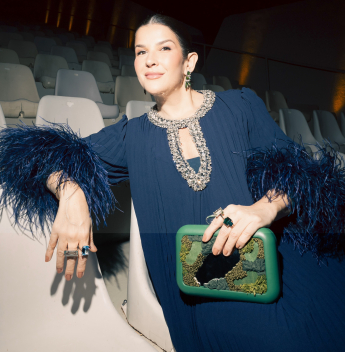 Chair do Gala Trancoso, Ju Ferraz incorpora pedrarias brasileiras em look para evento da BrazilFoundation