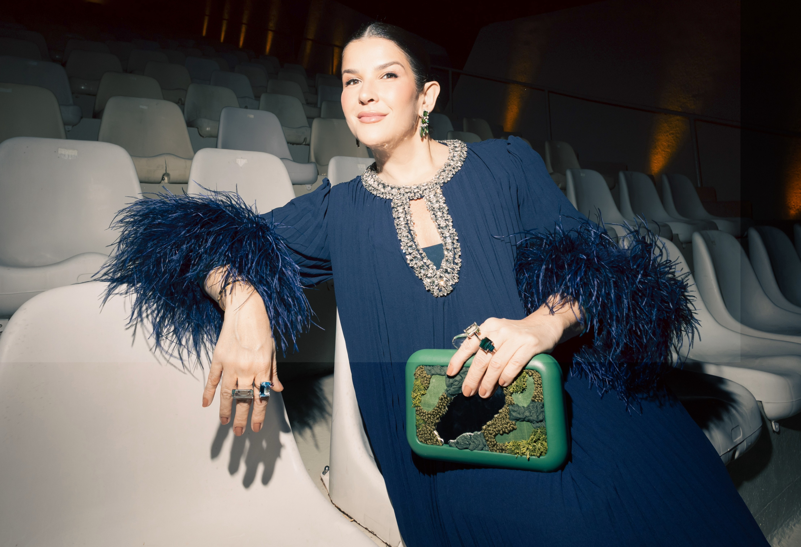 Chair do Gala Trancoso, Ju Ferraz incorpora pedrarias brasileiras em look para evento da BrazilFoundation