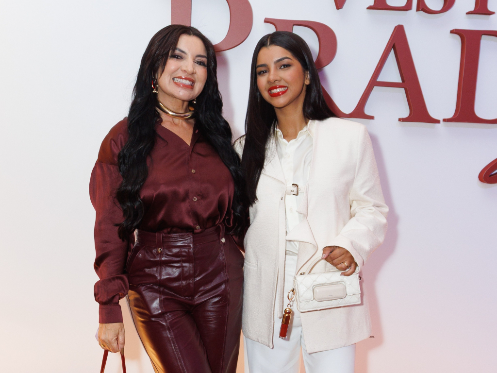 Katia Gomes E Ary Mirelle