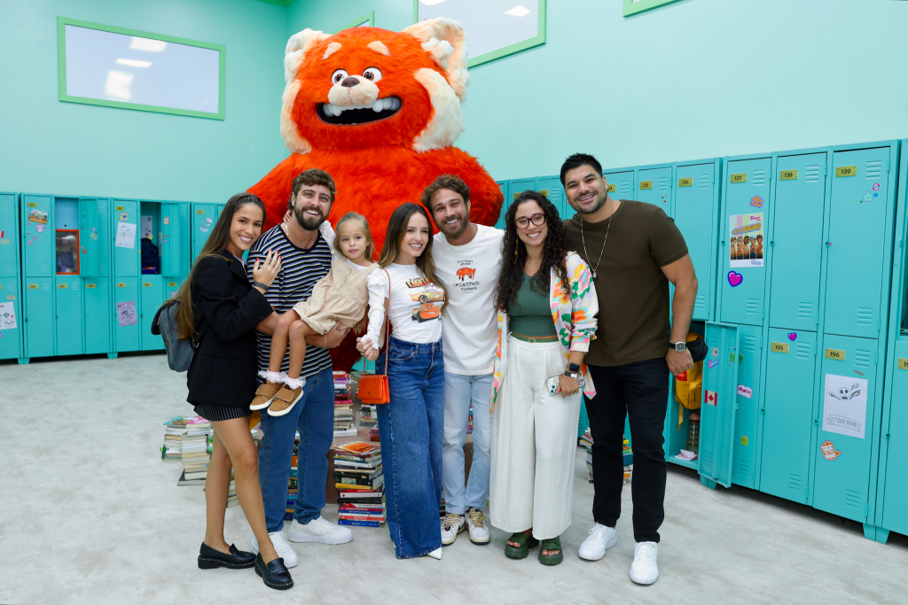 Larissa Manoela E André Luiz, Eike Duarte E Familia + Amigos 1