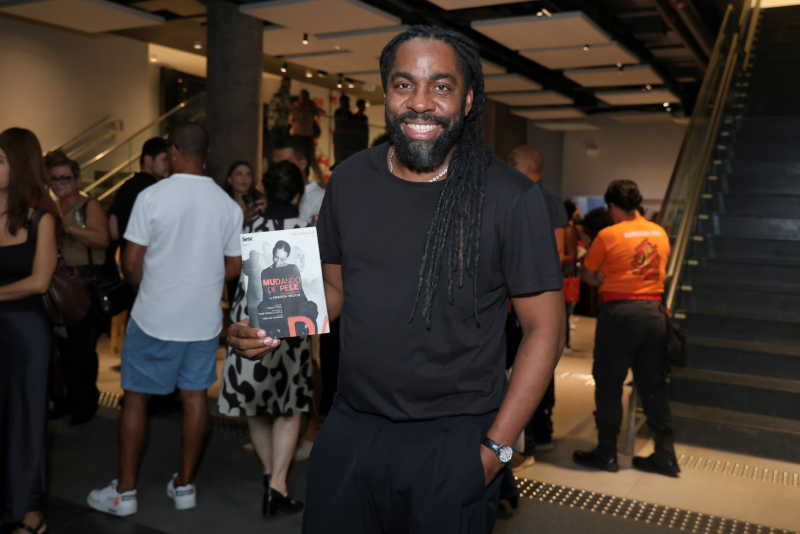 Expressão e Ruptura - Taís Araújo estreia monólogo “Mudando de Pele” no Rio de Janeiro com plateia de artistas