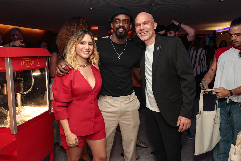 Lorena Comparato, Raphael Logam E