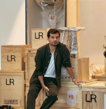 Lucas Recchia estreia luminárias inéditas e marca nova fase na SP-Arte