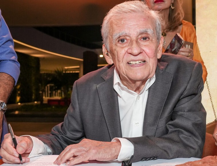 Morre Lúcio Brasileiro, referência histórica do jornalismo e da crônica social no Ceará