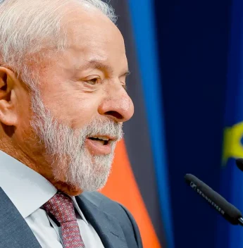 Lula defende restrição ao uso de IA no período das eleições