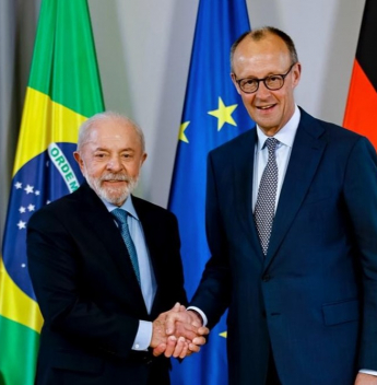 Luiz Inácio Lula da Silva desembarca na Alemanha e reforça eixo Brasil–Europa em indústria e tecnologia