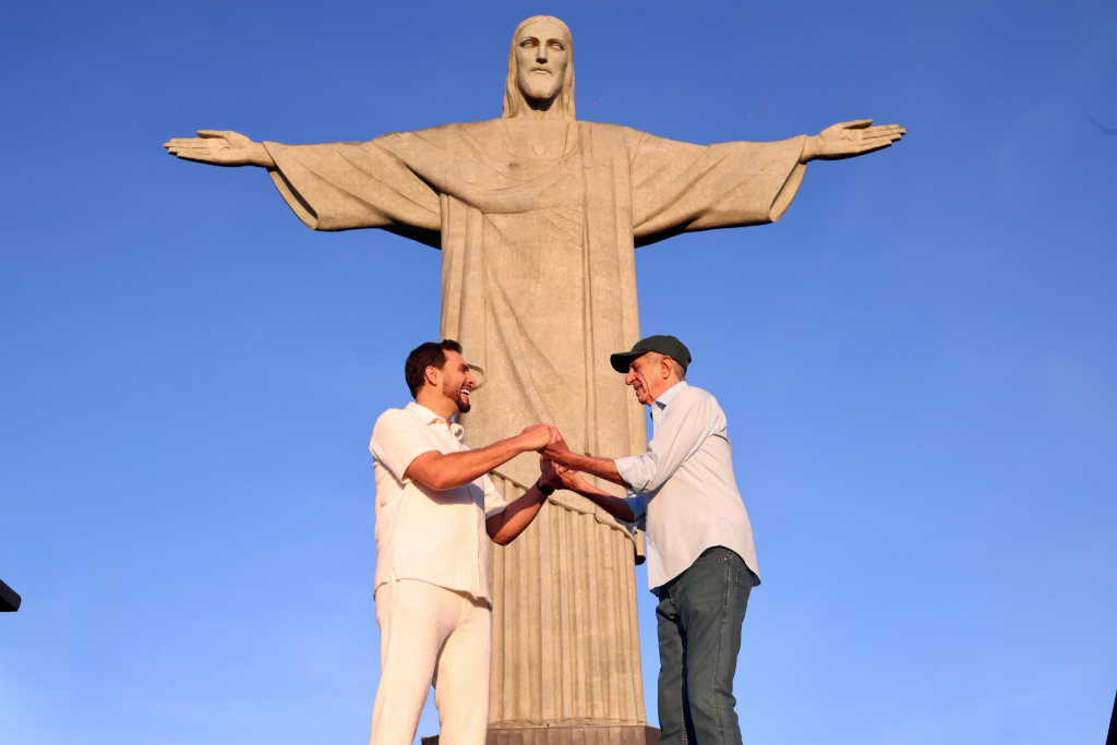 Mano Walter e Fagner gravam ao amanhecer no Cristo Redentor - Fotos: Roberto Filho/Brazil News