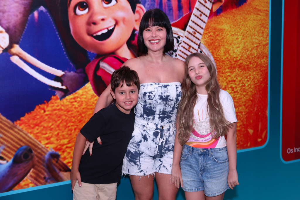 Mari Bridi E Seus Filhos Aurora E Valentin 3