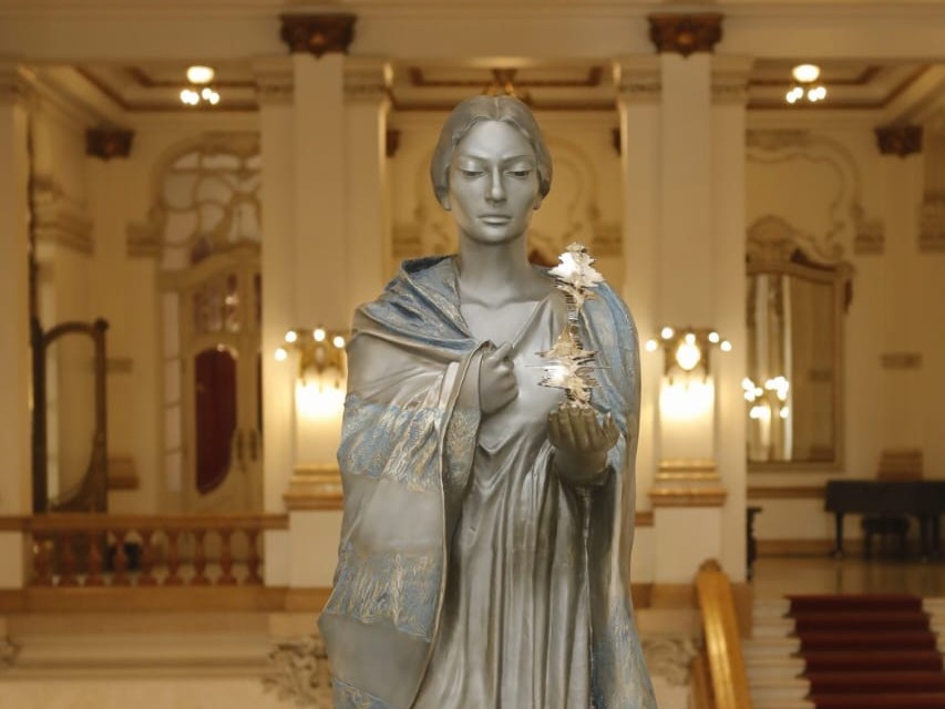 Theatro Municipal de São Paulo exibe obra internacional inspirada na presença de Maria Callas