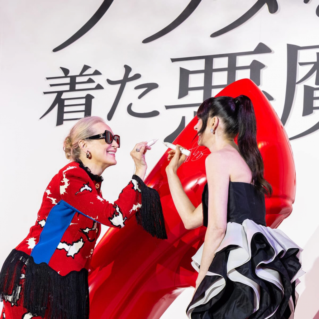 Miranda e Andy reaparecem em Tóquio e atualizam o código fashion do filme - Créditos: Disney/Reprodução