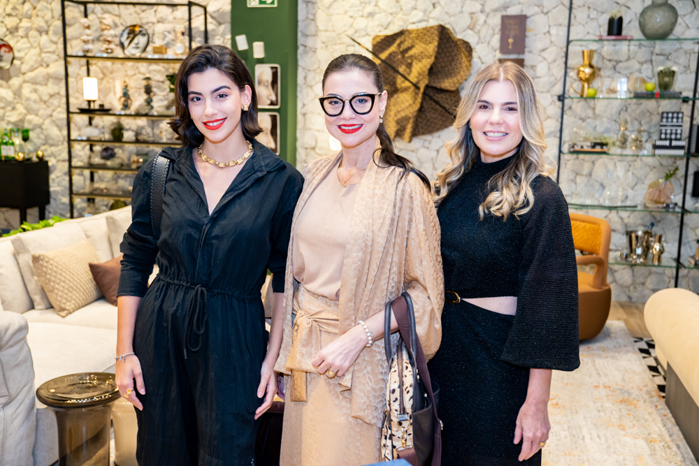 Mirella Nóbrega, Camille Nóbrega E Liliane Meira