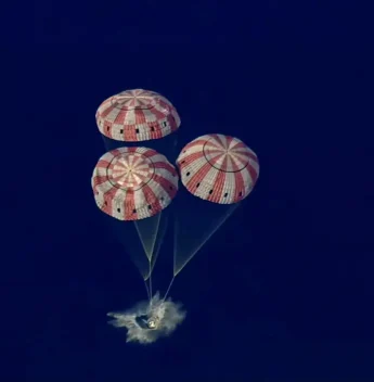 Astronautas retornam à Terra após missão de 10 dias ao redor da Lua