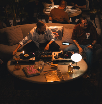 Moleska eleva a experiência noturna e apresenta a “Quarta Rara” em Fortaleza