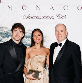 Charles Leclerc é nomeado embaixador de boa vontade em noite de gala em Mônaco