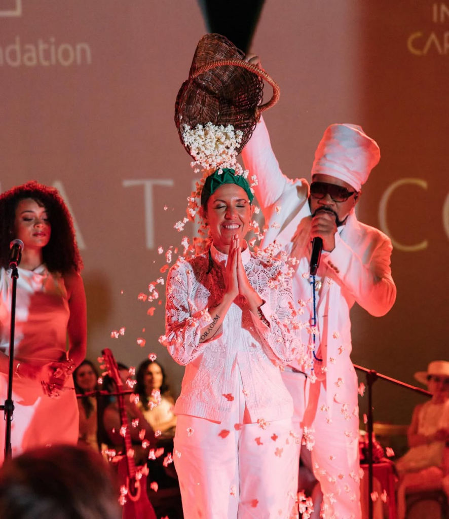 Morena Leite E Carlinos Brown