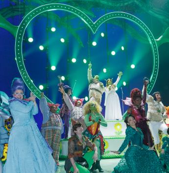 São Paulo recebe pré-estreia de Shrek — O Musical e movimenta o Teatro Renault com celebridades