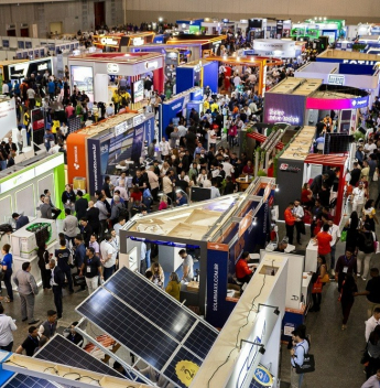 Intersolar promove debates sobre energia solar, hidrogênio verde e mercado elétrico em Fortaleza