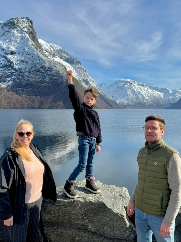 Nina Tour, Agaton E Eric Tour