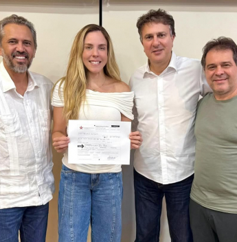 Jade Romero retorna ao PT e reposiciona estratégia dentro da base governista