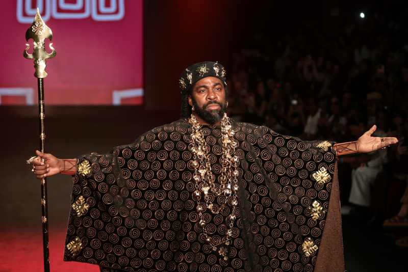 SEMANA DE MODA - Rio Fashion Week encerra com dramaturgia no line-up e nova leitura de moda no Brasil