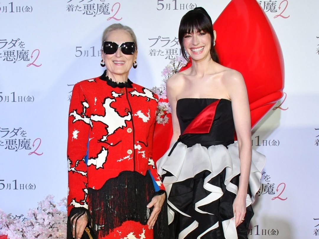 Em Tóquio, Meryl Streep e Anne Hathaway chamam atenção com looks na première de “O Diabo Veste Prada 2”