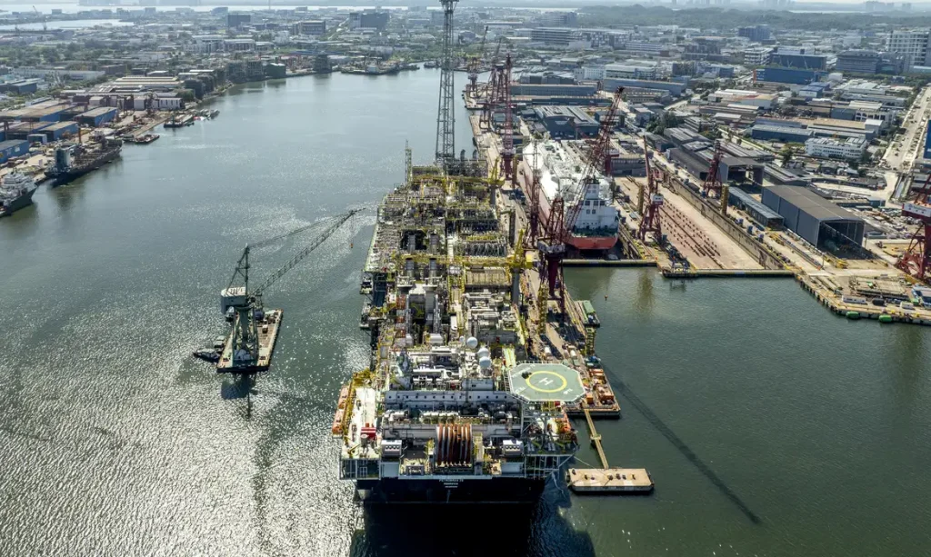 Plataforma Da Petrobras Que Reforcara O Pre Sal Deixa Singapura03