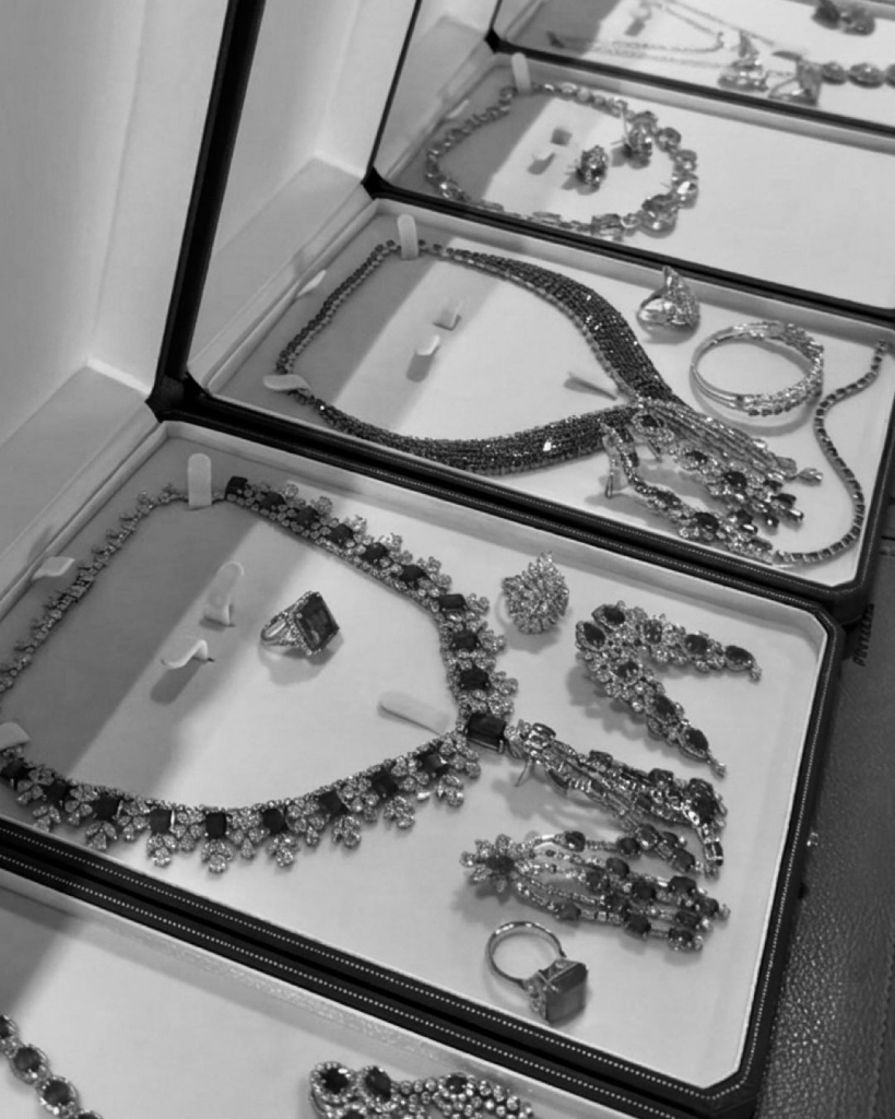 Por Trás Das Câmeras, A Leveza Encontra A Verdadeira Classe.em Preto E Branco, A Elegância Ganha (2)