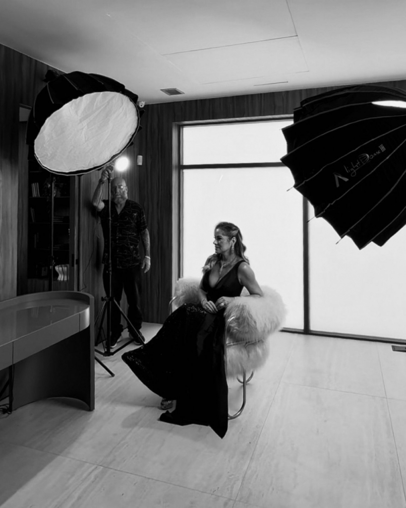 Por Trás Das Câmeras, A Leveza Encontra A Verdadeira Classe.em Preto E Branco, A Elegância Ganha (3)