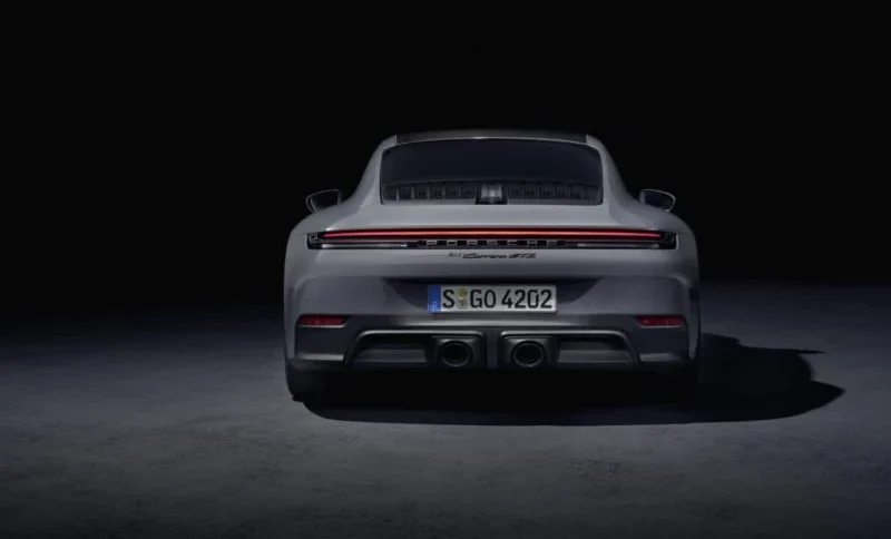 Porsche 911, O Esportivo é Equipado Com Motor De 3,0 Litros, Seis Cilindros, 401 Cv