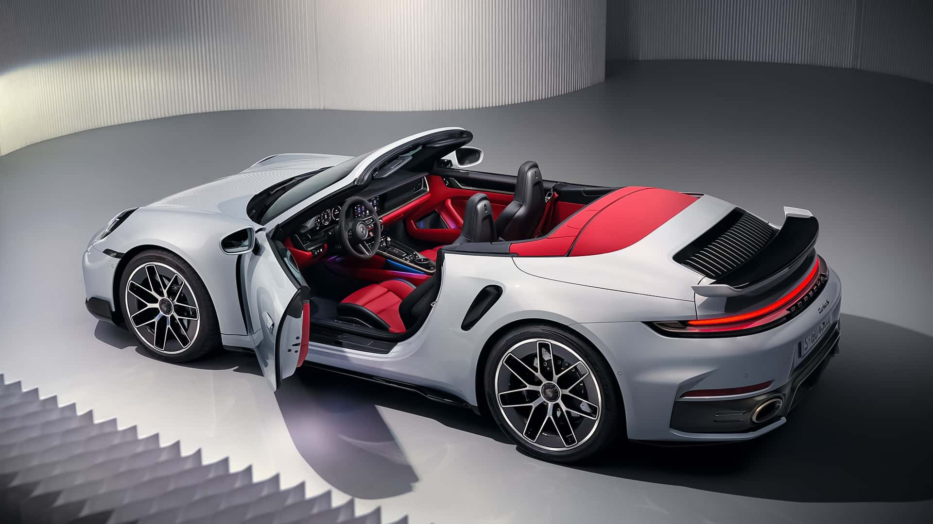 Porsche inicia entregas do 911 de rua mais potente já produzido