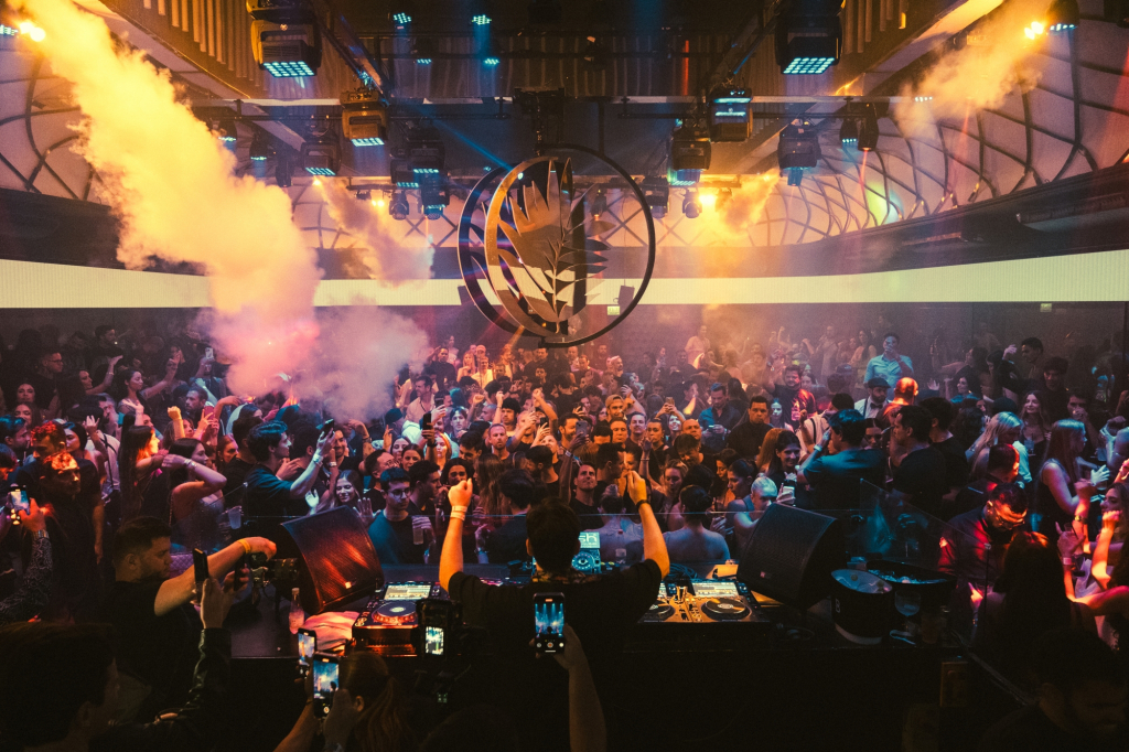 Na quinta (2) e na sexta (3), a Posh Club movimenta o feriado em Jurerê Internacional - Fotos: Divulgação