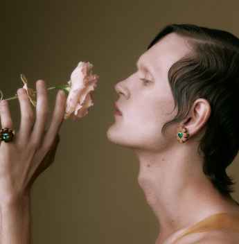 Sauer transforma botânica imaginária em coleção de alta joalheria na SP-Arte