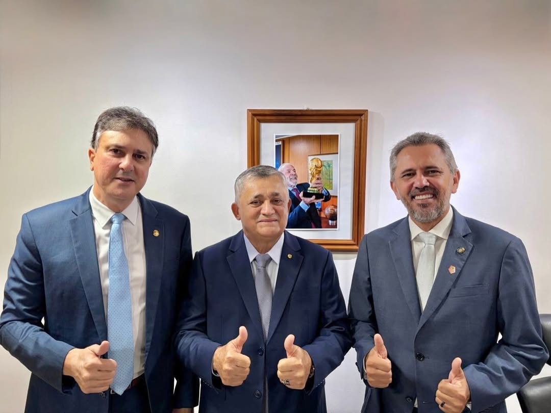 José Guimarães assume ministério com respaldo e abre mão de candidatura em 2026