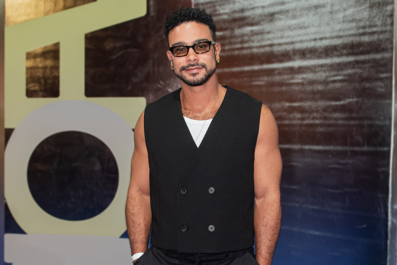 Passarela carioca - Rio Fashion Week 2026: Helô Pinheiro e Deborah Secco marcam o terceiro dia de desfiles no Píer Mauá