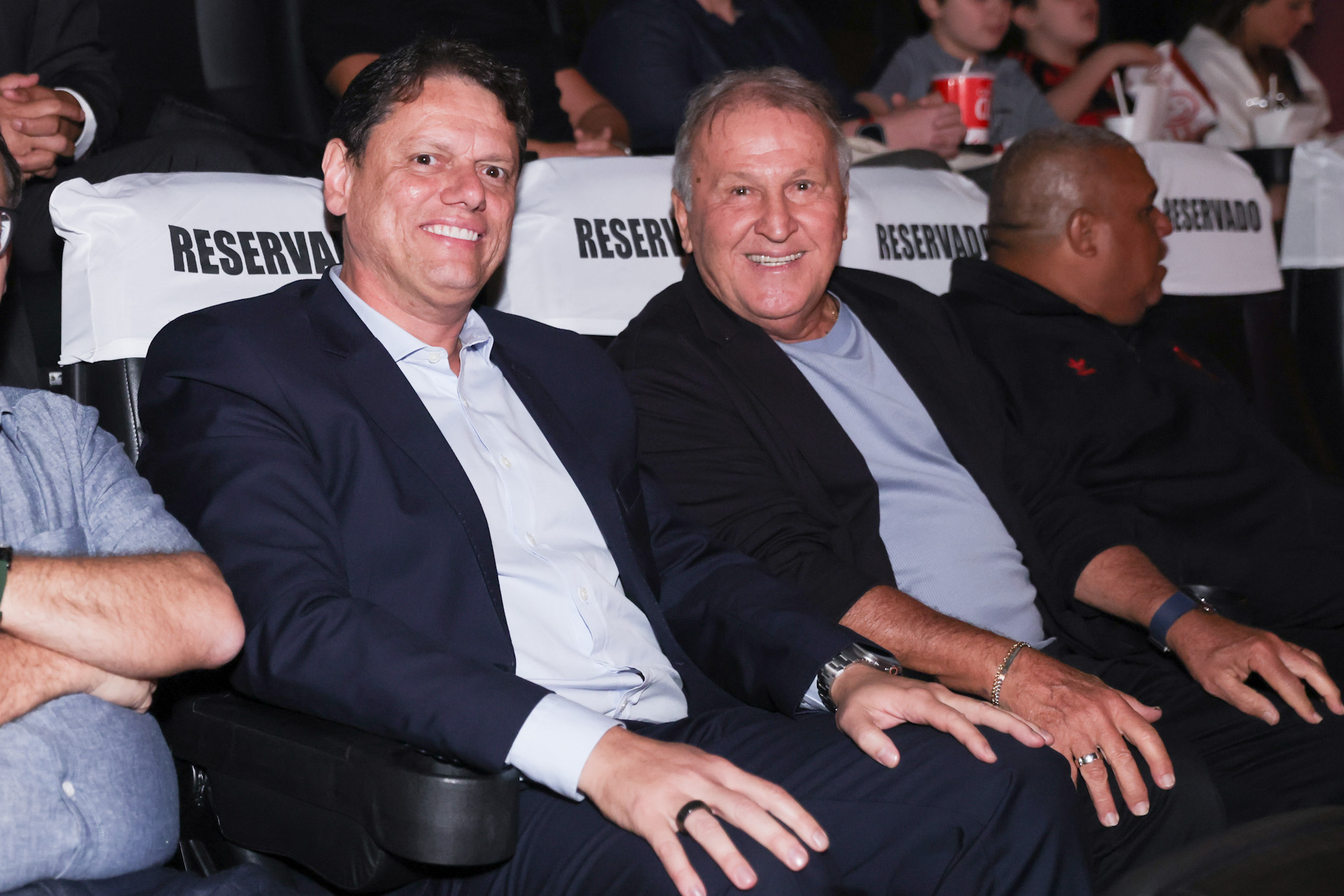 Filme sobre Zico ganha pré-estreia em São Paulo e reúne Tarcísio de Freitas e convidados