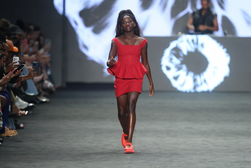 SEMANA DE MODA - Rio Fashion Week encerra com dramaturgia no line-up e nova leitura de moda no Brasil