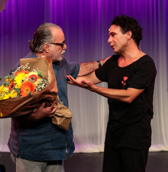 Tony Ramos é homenageado por Marcelo Médici na estreia do espetáculo “Dona Lola” no Rio