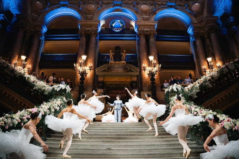 Stella Li durante apresentação que marcou a estreia europeia da Denza - Fotos: Divulgação Denza