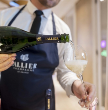 Lallier assina o Gala Trancoso da BrazilFoundation e marca sua chegada ao mercado brasileiro