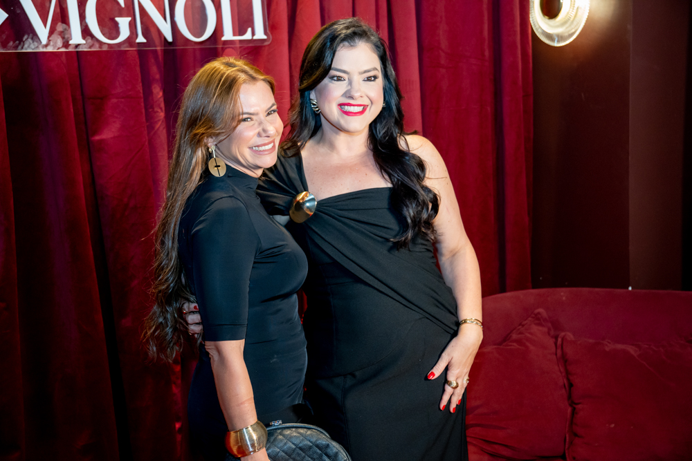 Vanessa E Viviane Almada (2)